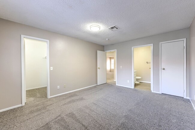Photo - Las Vegas Beautiful 2 bedroom condo.