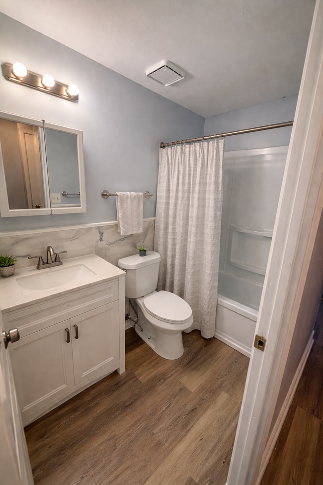 Photo - 2405 Buttonwood Ct