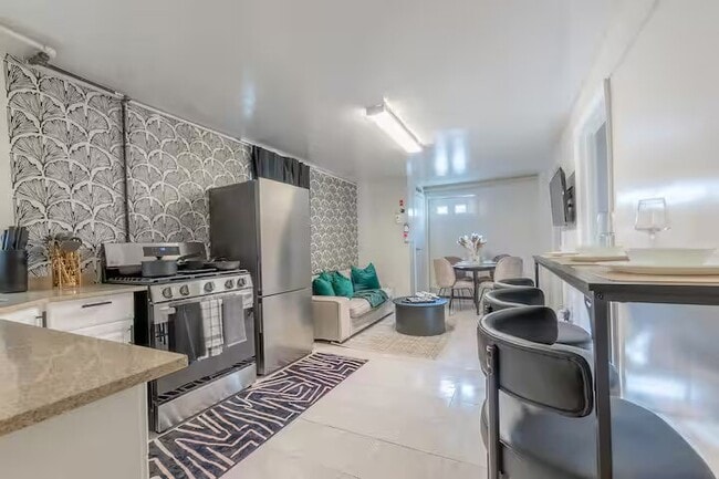 Building Photo - 95 Pennington St Unit 1