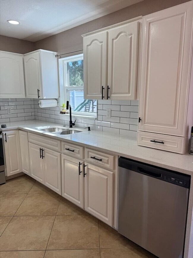 Photo - Beautiful 3BR 2BA Home w/ Fenced Yard in Tampa