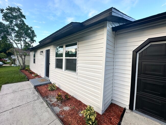 Building Photo - 2517 Oak Hollow Dr Rental