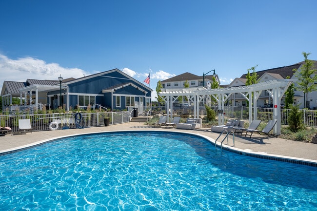 Pool - VC Park at Geauga Lake
