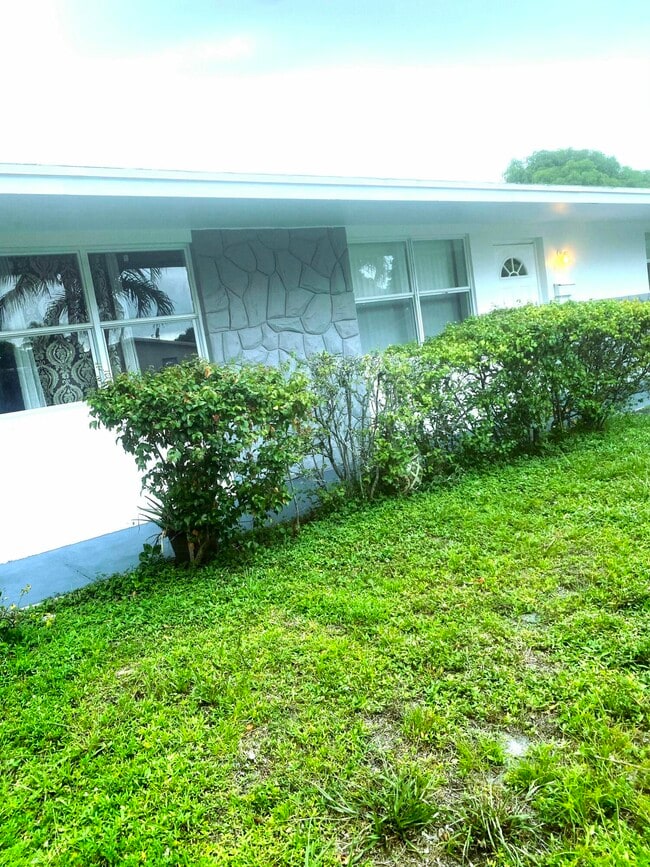 Building Photo - 5441 NW 17th Ct