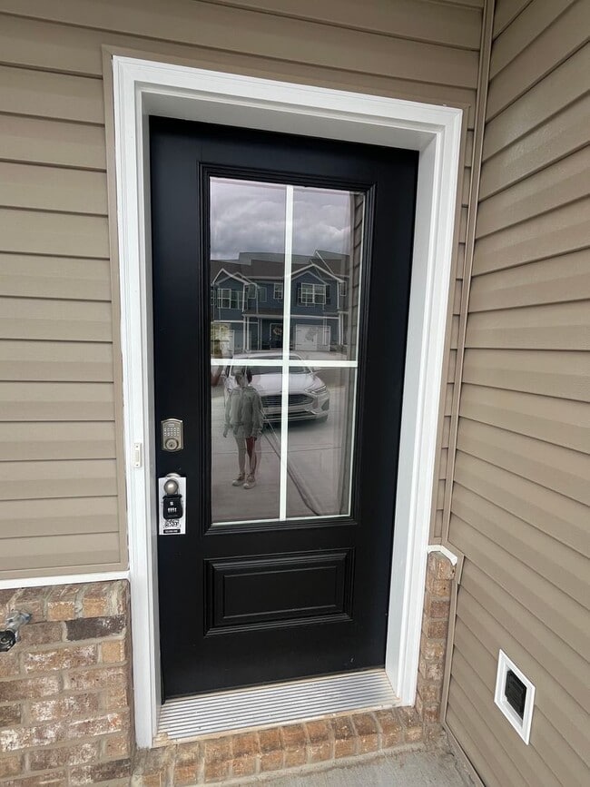 Photo - Brand New Townhome – Modern Comfort & Conv...