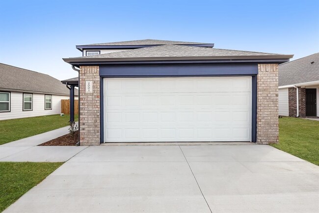 Photo - 2001 Malus Way House