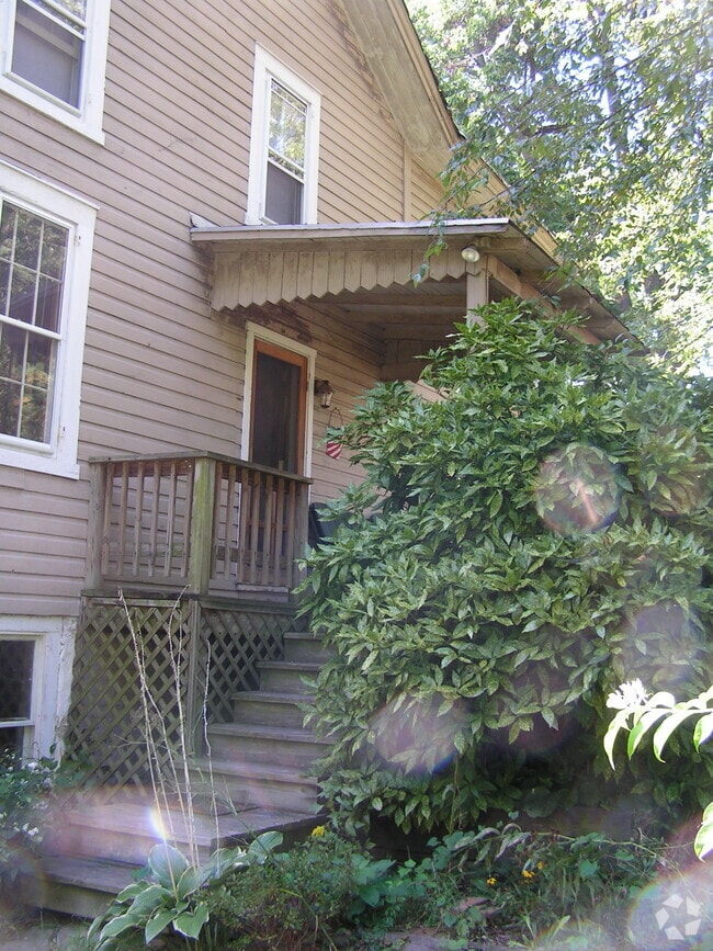 Building Photo - 552 South Ave Rental