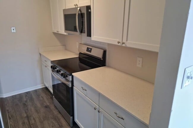 Photo - Hillsdale Apartments