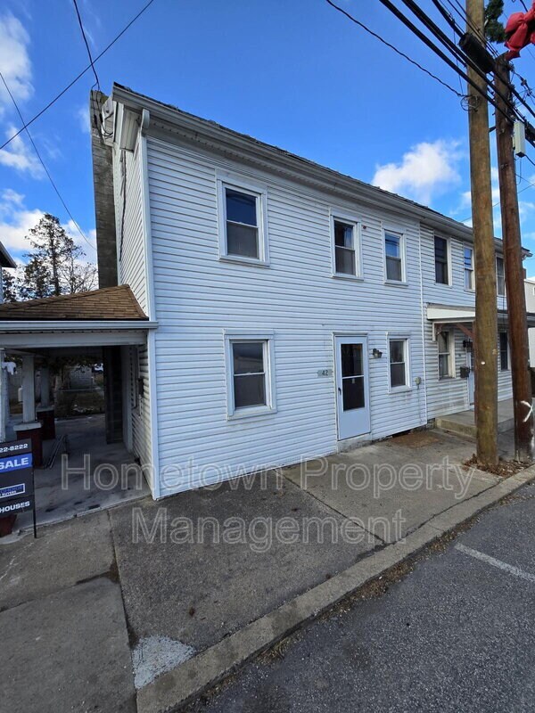 Photo - 42 N High St