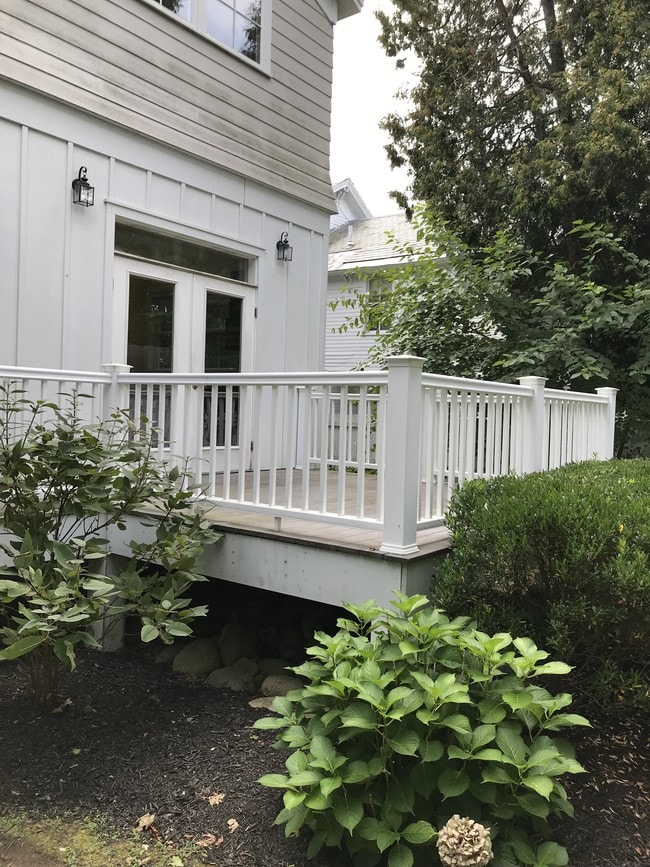 Photo - 153 Grand Ave Unidad 3 (rear)