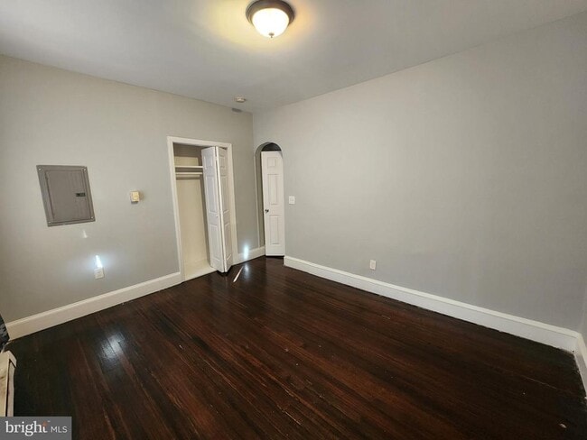 Building Photo - 1023 Chestnut Ave Unit B