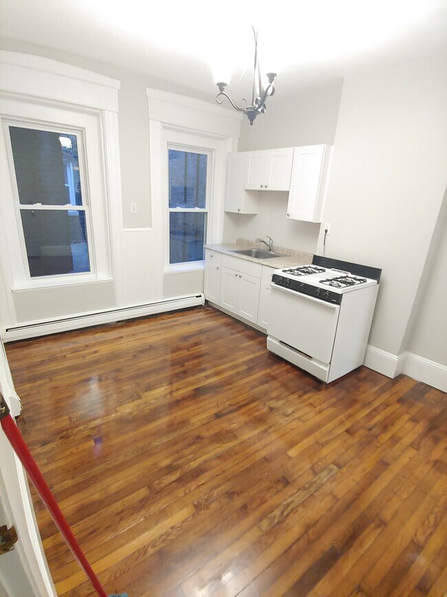 Building Photo - 22 Sheafe St Unit 2 Rental