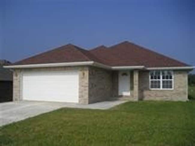 Building Photo - Great 3 bed 2 bath home in SE Springfield