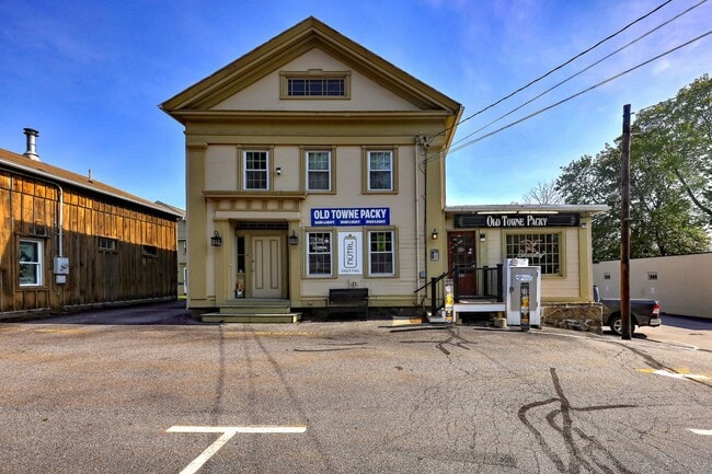 Building Photo - Old Towne Packy Liquor Stor, 17 Burlington Road