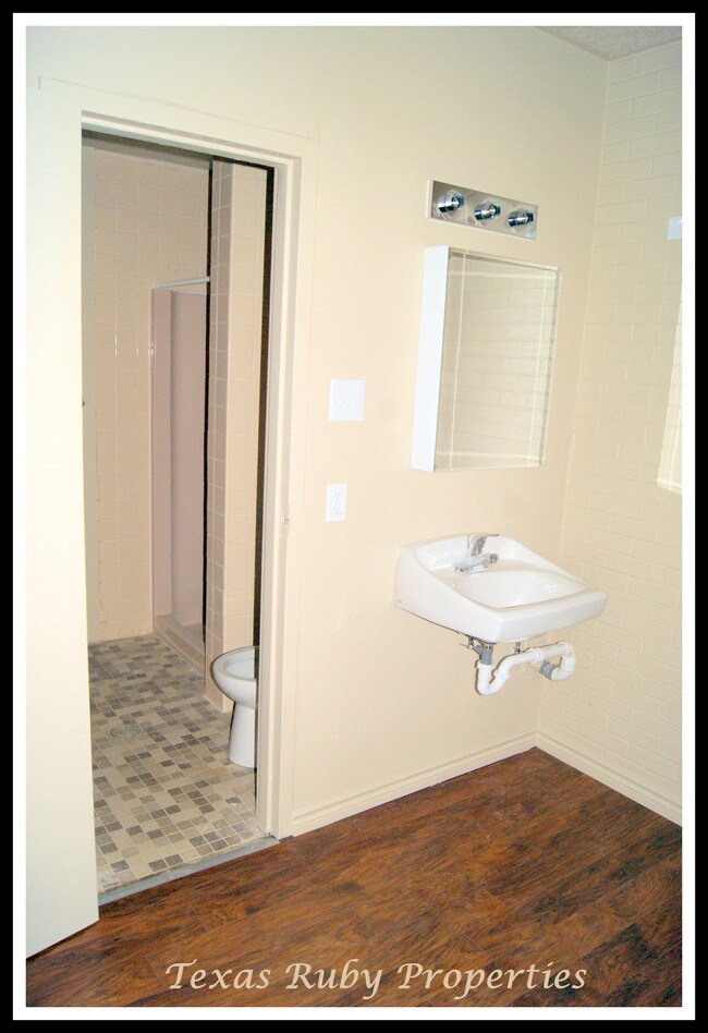 Photo - Lewis Apartments