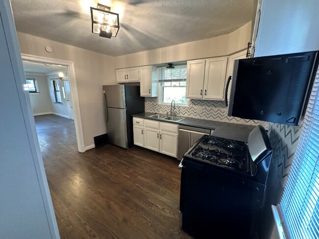 Photo - 2649 Melvin Ave