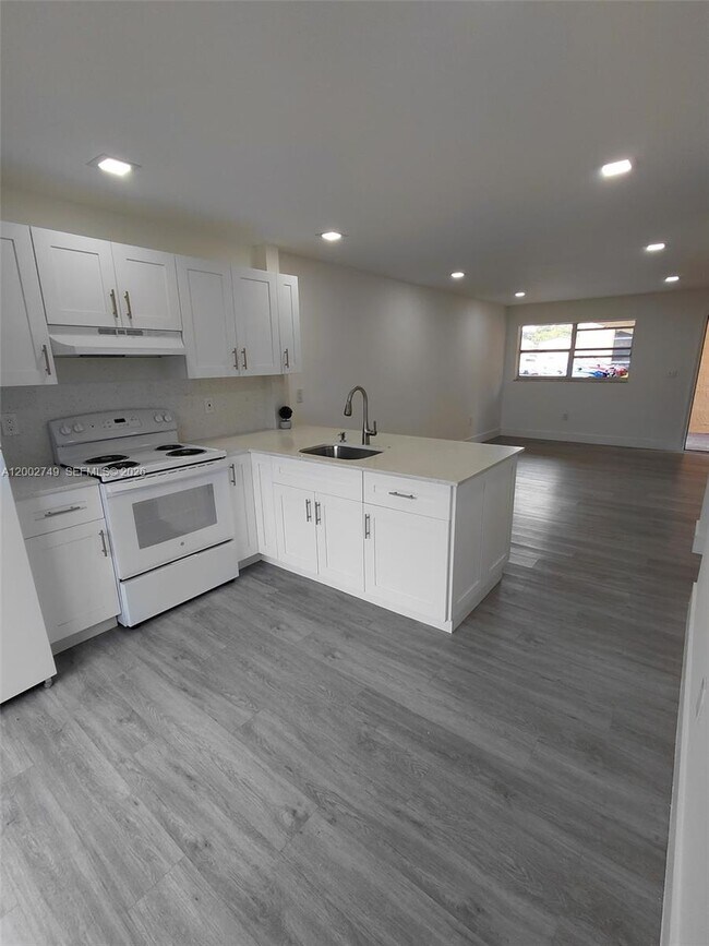 Photo - 5435 W 24th Ave Unidad 14