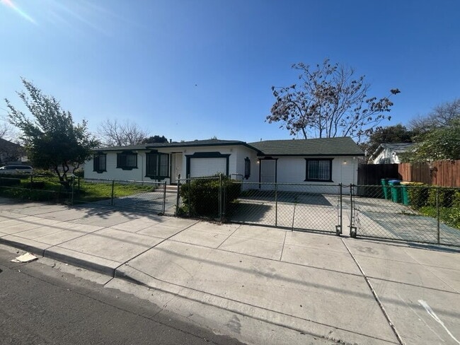 Photo - 5 Bedroom 2 bath home Available now