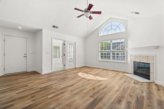Photo - 1305 Village Ln