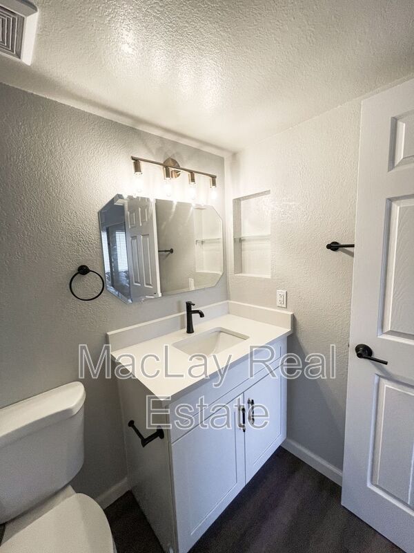 Photo - 1014 E Spence Ave Unit 209
