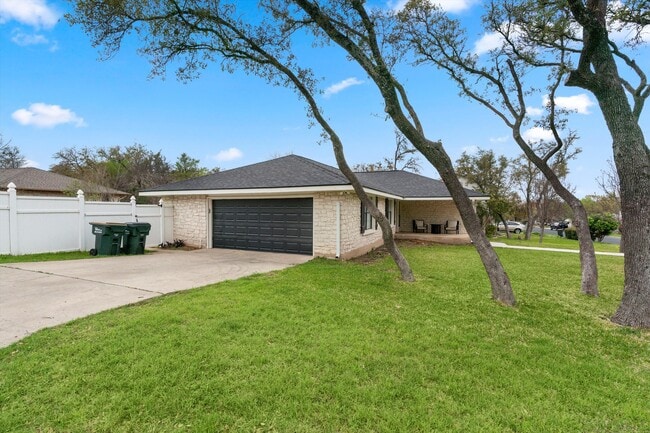 Photo - 401 Innwood Dr