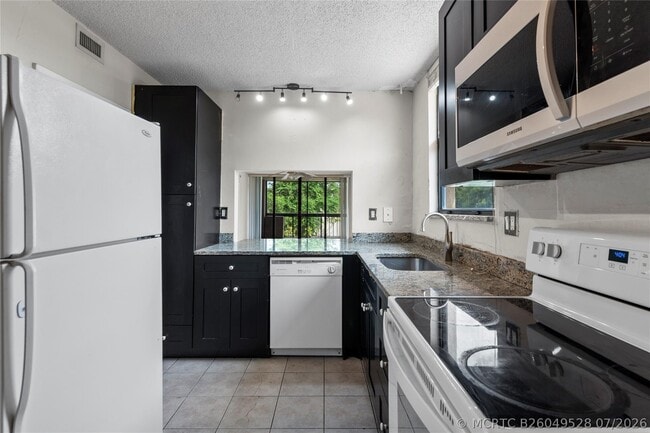 Photo - 8429 Forest Hills Dr Unit 304