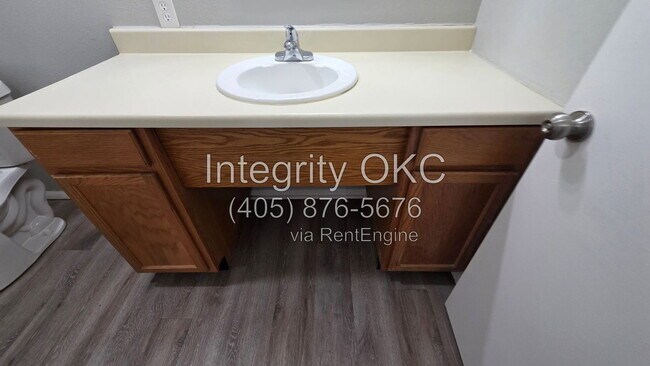 Photo - 3805 N Rockwell Ave Unit 210