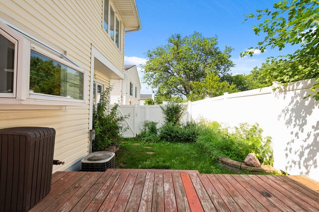16203 Fox Ct