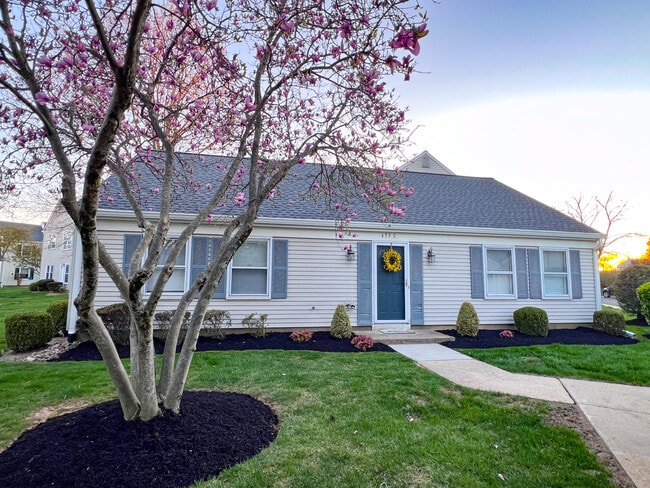 Building Photo - 655C Yale Way