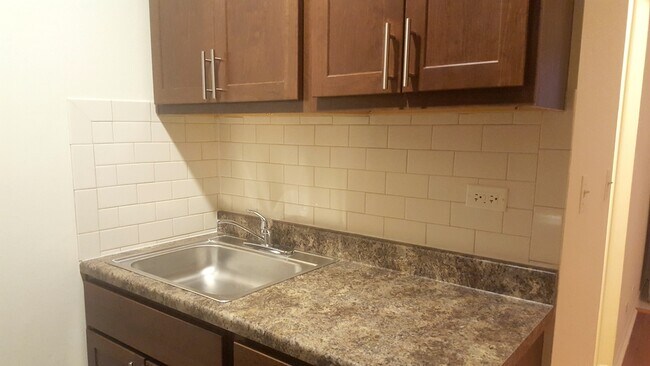 4031 Kenmore Studio - Style 2