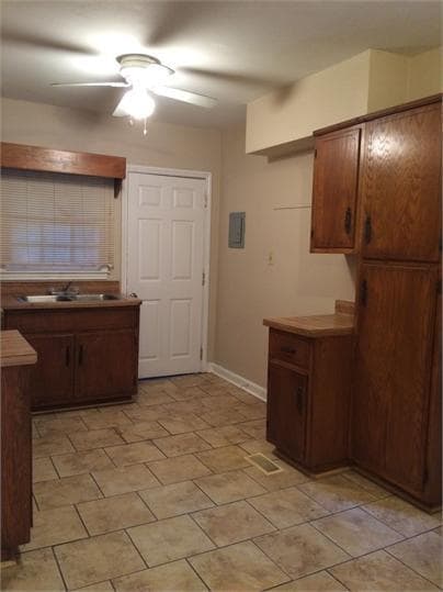 Photo - 1710 W Whitney Ave