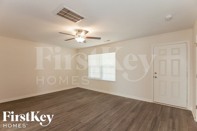 Photo - 4011 Maderia Dr NW