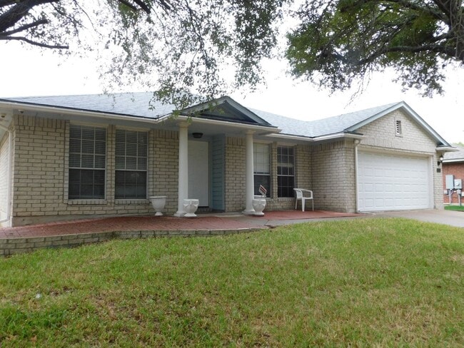 1301 Leah Ln
