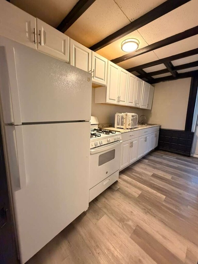 Building Photo - 266 8th St Unit 3