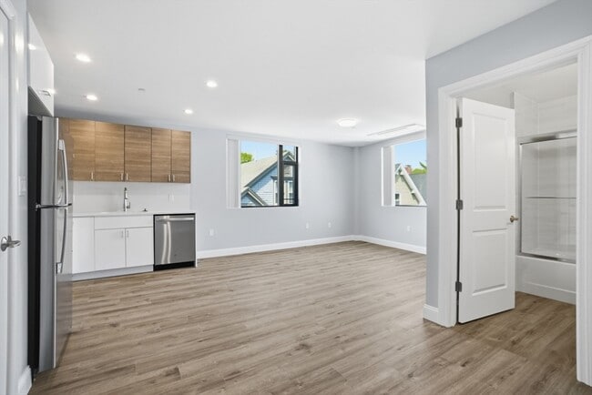 Photo - 632 Centre St Unit 303