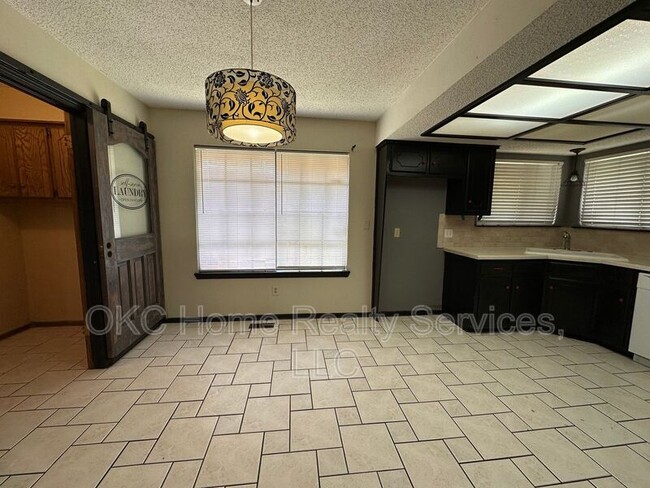 Photo - 3110 N Wheeler Cir