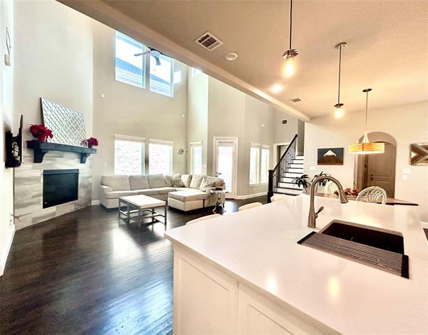 Photo - 2852 Amesbury