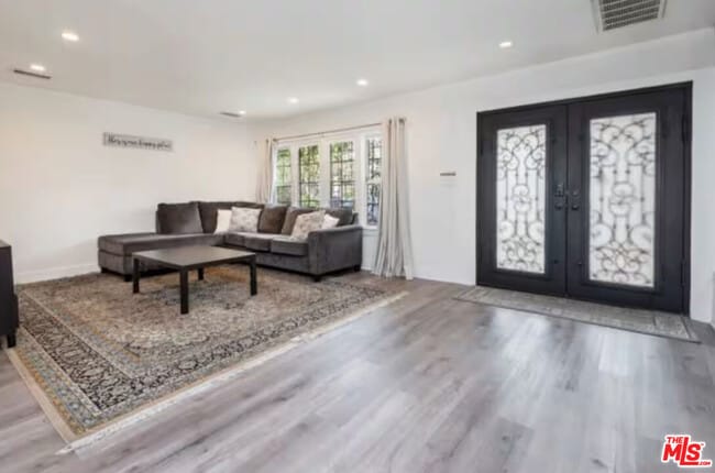 Photo - 509 Edinburgh Ave