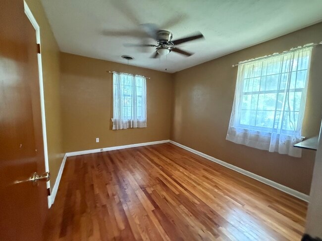 Photo - 703 Westway Rd