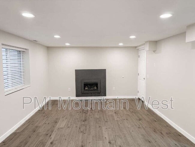 Photo - 762 Lacey Way