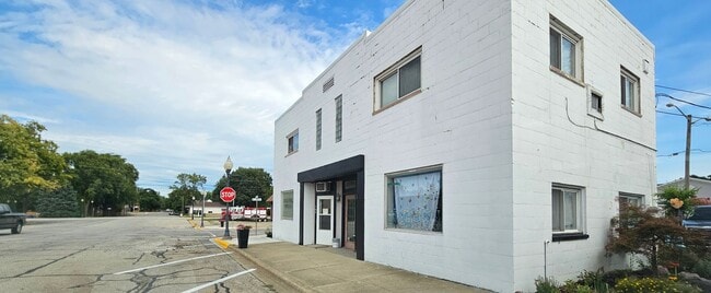 Building Photo - 102 N Main Ave Unit Apt 3