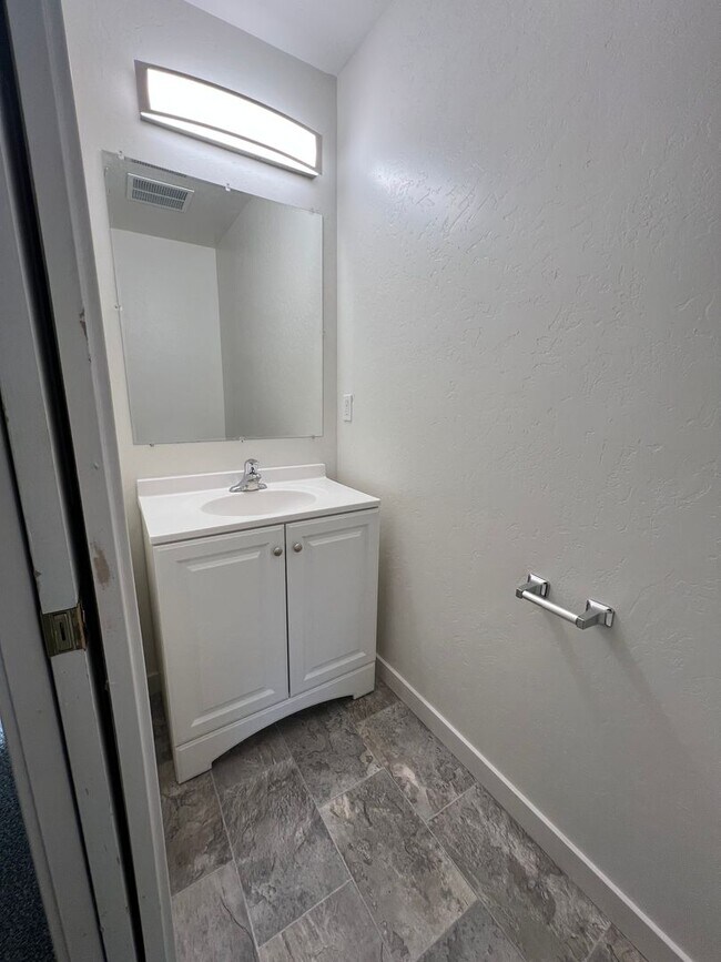 Newly Renovated 2 Bedroom, 1.5 Bathroom House House Rental in Klamath Falls, OR