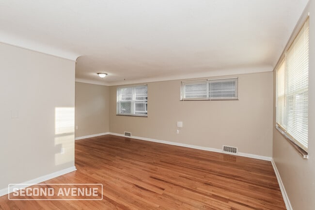 Photo - 550 Fairbanks Ave