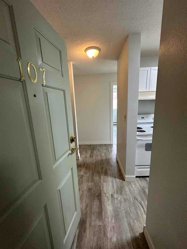 Building Photo - 1516 1st St E Rental