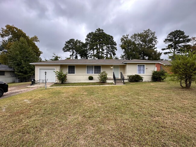 Beautiful 3 Bedroom home in Longview ISD - Beautiful 3 Bedroom home in Longview ISD