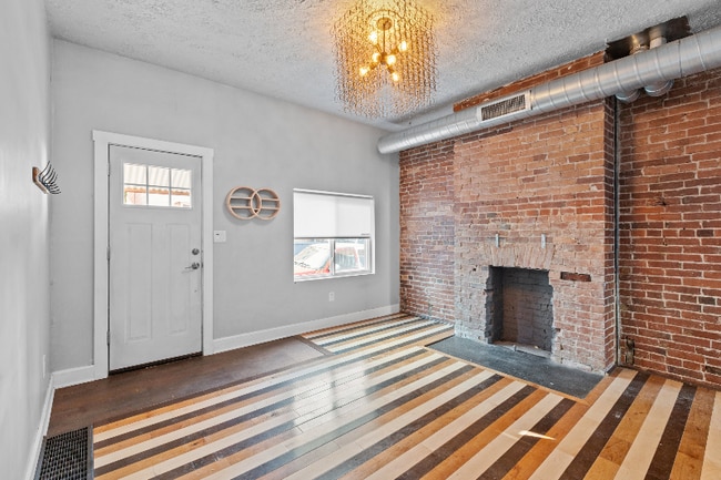 Building Photo - 5201 1/2 Duncan St Rental