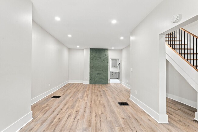 325 N Aiken Ave