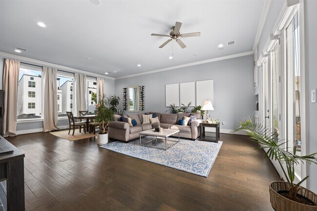 Photo - 1565 W 22nd St