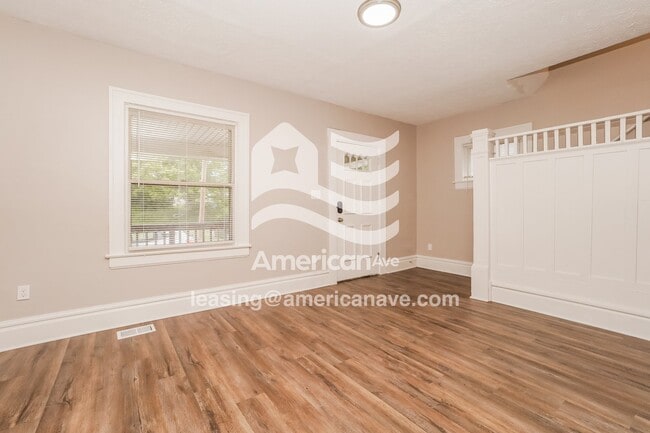 586 Johnston Ct