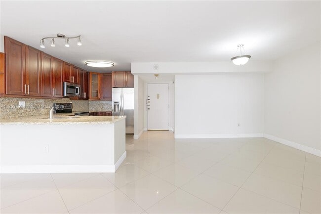 Building Photo - 145 SE 25th Rd Unit 803