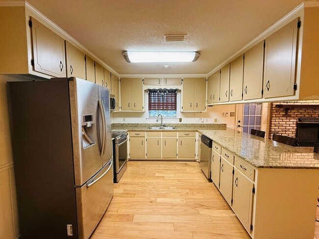 Photo - 814 Pinemont Dr